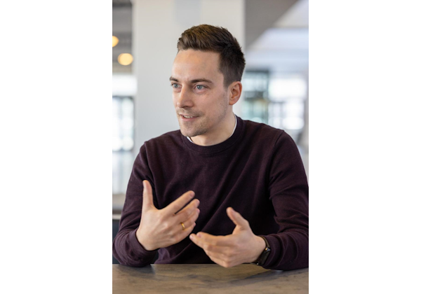Dr. Lukas Brand